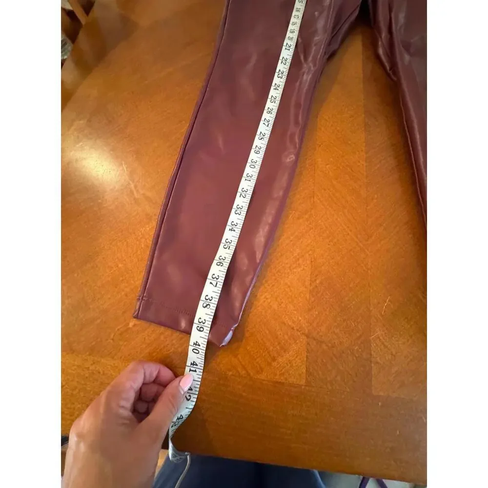 Stylish Faux Leather Leggings - Burgundy large
Old Navy p-1-101 - Picture 2 of 5